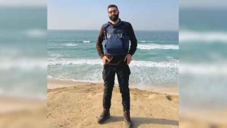 معتز عزايزة يصل إلى وجهته بعد مغادرة غزة