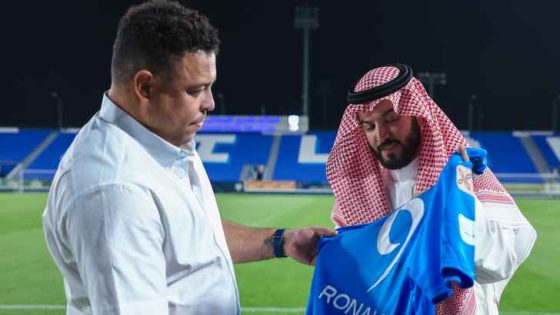 “الظاهرة” رونالدو في زيارة لنادي الهلال السعودي