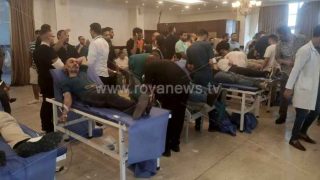 بالصور – إقبال على حملة التبرع بالدم لقطاع غزة في مجمع النقابات المهنية
