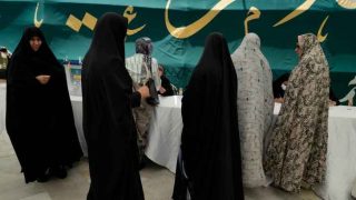 إعلان النتائج النهائية للانتخابات الإيرانية وتحديد جولة ثانية بين المتنافسين