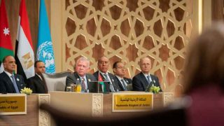 الملك والرئيسان المصري والفلسطيني يعقدون اجتماعا تنسيقيا