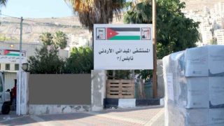 وصول طواقم المستشفى الميداني الأردني نابلس/3 ترافقها 8 شاحنات مساعدات – صور