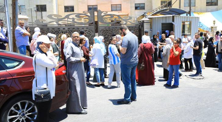 التوجيهي.. طلبة العلمي يشكون صعوبة امتحان الكيمياء