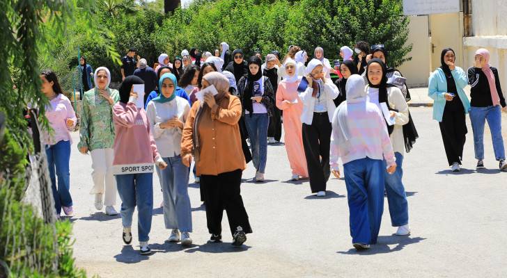 طلبة التوجيهي يبدون ارتياحا عاما لمستوى امتحاني علوم الأرض والجغرافيا