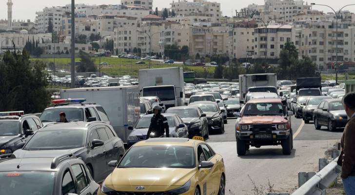 ما عقوبة مرتكب مخالفة سير المركبات بمواكب في الأردن؟