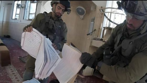 المشهد المعاصر | حماس تعلق على قيام جنود من جيش الاحتلال بحرق نسخ من القرآن الكريم