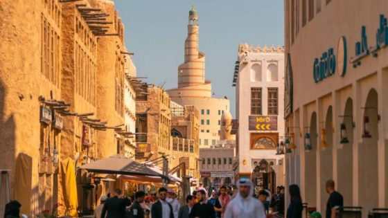 المشهد المعاصر | قطر تحظر عرض فيلم رومانسي بسبب “قُبلات”