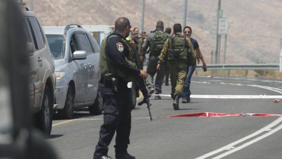 المشهد المعاصر | مراسل رؤيا: الاحتلال يعدم فلسطينيين داخل مركبتهما غرب سلفيت بزعم تنفيذ عملية دعس