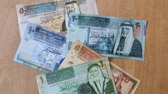 المشهد المعاصر | منتدى الاستراتيجيات: ازدياد قيمة حوالات المغتربين ترفع سعر الصرف الحقيقي الفعّال للدينار