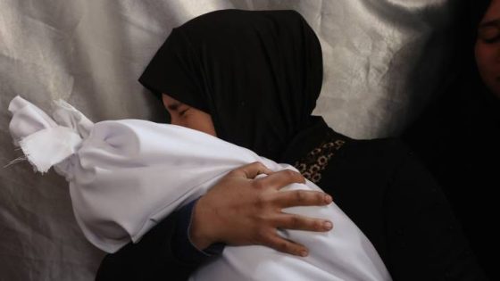 المشهد المعاصر | مصادر فلسطينية: شهداء ومصابون في سلسلة غارات عنيفة على قطاع غزة