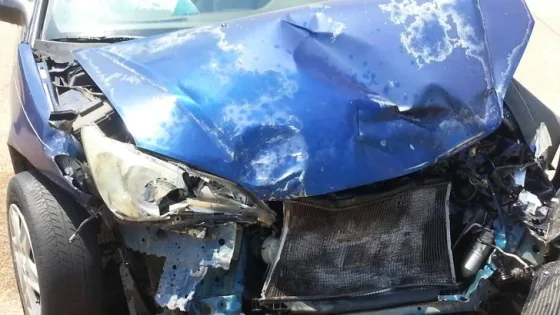 المشهد المعاصر | إدارة السير: إصابات بحادث على الطريق الصحراوي وتحذيرات من ملصقات التشتيت والمخالفات الخطرة
