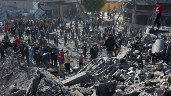 المشهد المعاصر | مصادر فلسطينية: شهداء وجرحى بقصف طيران الاحتلال على مناطق متفرقة في قطاع غزة
