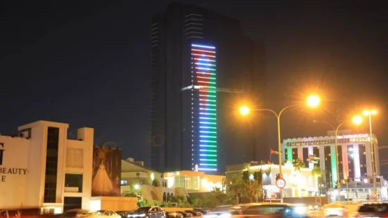 المشهد المعاصر | أبراج السادس تتزين بالعلم الأردني احتفالاً بعيد الاستقلال الـ79