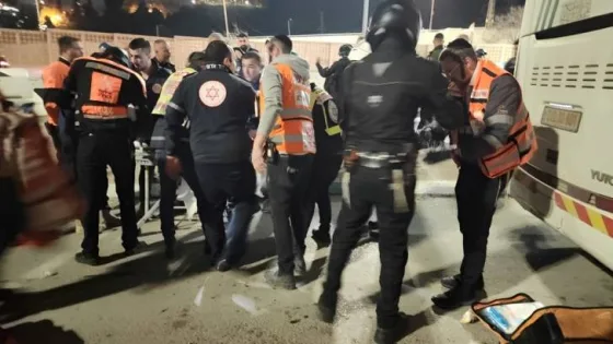 المشهد المعاصر | إذاعة جيش الاحتلال: إصابة عنصر أمن في عملية طعن قرب باب السلسلة بالقدس