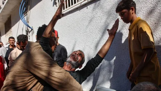 المشهد المعاصر | الدفاع المدني في غزة يكشف حصيلة غارة لطيران الاحتلال على مطعم وسوق في حي الرمال