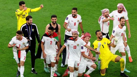 المشهد المعاصر | بعثة المنتخب الأردني تصل إلى السعودية استعداداً للحلم الكبير