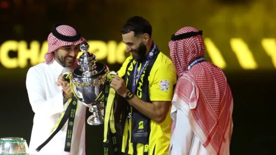 المشهد المعاصر | بنزيمة يُتوّج بلقب أفضل لاعب في دوري روشن