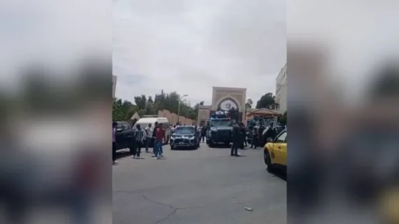 المشهد المعاصر | تواجد أمني أمام جامعة البلقاء بعد إصابة شاب طعنا خلال مشاجرة