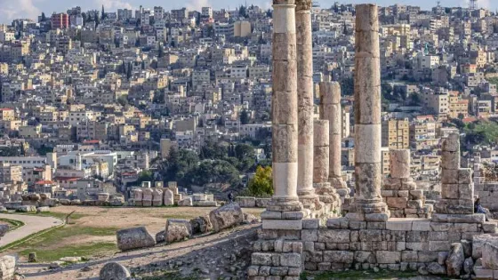 المشهد المعاصر | طقس العرب: استمرار الأجواء الحارة يوم الأحد وانخفاض تدريجي للحرارة اعتبارًا من الإثنين