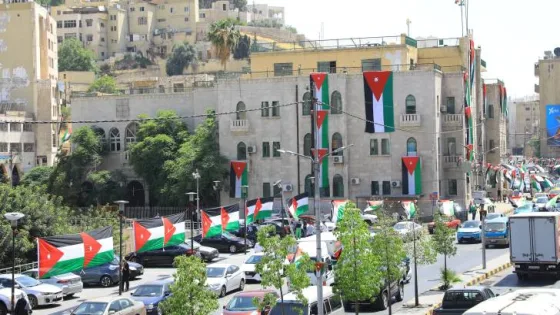 المشهد المعاصر | ما هي العقوبة المتوقعة بحق ثلاثة أحداث من جنسية عربية ظهروا يسيئون للعلم الأردني؟
