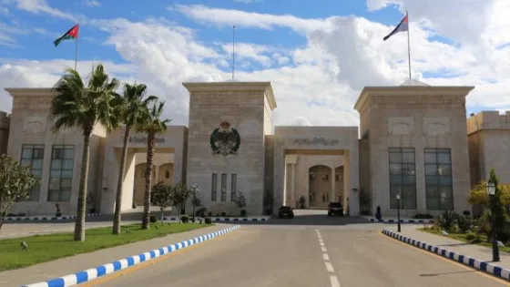 المشهد المعاصر | الأمن العام: عمليات البحث والتفتيش عن الشخص الذي تعرض لانهيار بئر إرتوازي في العقبة بمراحلها النهائية
