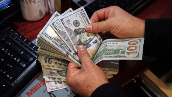 المشهد المعاصر | الدولار الأمريكي يحافظ على مكاسبه وسط تصاعد التوتر بين إيران والاحتلال الإسرائيلي