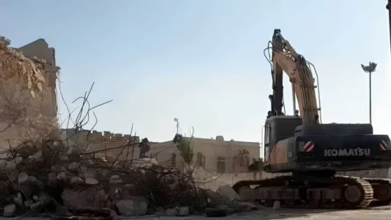 المشهد المعاصر | بلدية الكرك تبدأ بإزالة مبنى “السوق القديم” لإبراز واجهات القلعة والمسجد الحميدي