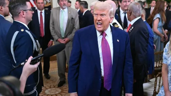 المشهد المعاصر | ترمب: الجيش الأمريكي لم يشارك بأي شكل من الأشكال في الضربات الجوية على إيران