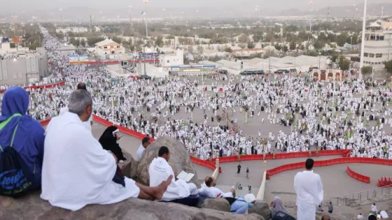 المشهد المعاصر | قوات أمن الحج السعودية: ضبط مواطنين لنقلهما 99 وافدًا إلى مكة المكرمة بمخابئ سرية