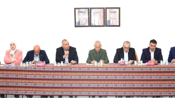 المشهد المعاصر | متابعة لزيارة الملك.. رئيس الديوان الملكي يلتقي شيوخ ووجهاء الجفر للوقوف على مطالب واحتياجات القضاء