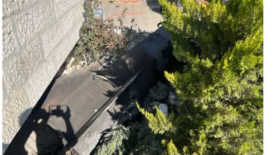 المشهد المعاصر | مراسل رؤيا: سقوط شظايا جسم طائر بمنطقة المأمونية في مادبا
