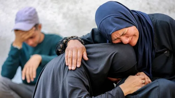 المشهد المعاصر | مصادر فلسطينية: طيران الاحتلال يستهدف خيام نازحين في منطقة “المواصي” غرب خان يونس