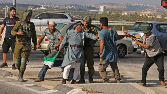 المشهد المعاصر | مصادر فلسطينية: مستوطنون يهاجمون مركبات الفلسطينيين ويقتحمون قرى في الضفة الغربية