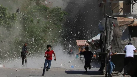 المشهد المعاصر | وزارة الصحة بغزة: 20 شهيدًا و200 مصاب جراء قصف “إسرائيل” قرب مركز مساعدات في رفح