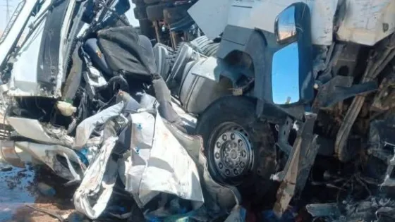 المشهد المعاصر | وفاتان في حادث تصادم مروع بين شاحنتين على طريق الموقر
