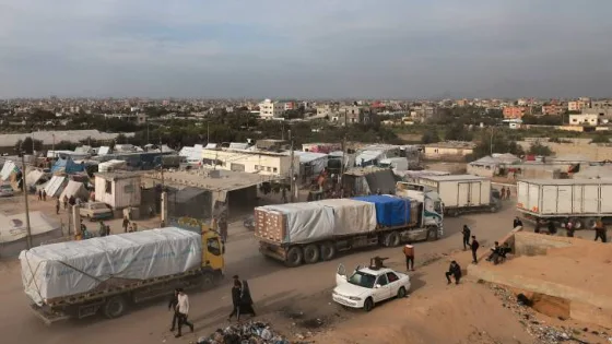 المشهد المعاصر | “أ ف ب” عن إعلام مصري: بدء دخول شاحنات المساعدات إلى قطاع غزة