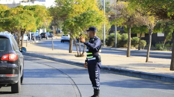 المشهد المعاصر | إدارة السير: تنويه للسائقين بسبب انقلاب مركبة على جسر المدينة الرياضية في عمَان