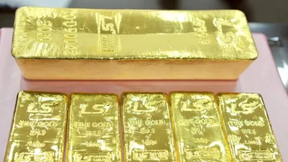 المشهد المعاصر | الذهب يواصل الهبوط وسط صعود الدولار الأمريكي وارتفاع أسعار النفط