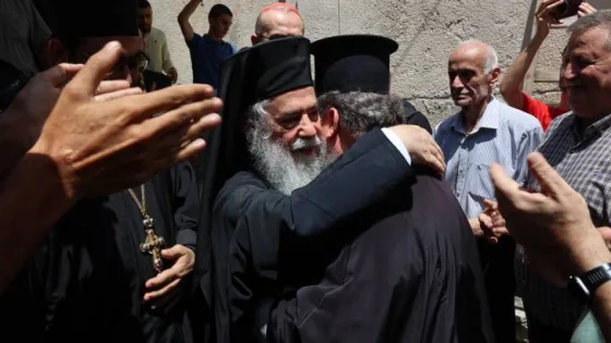 المشهد المعاصر | بطريركا القدس يزوران غزة بعد قصف الاحتلال كنيسة العائلة المقدسة في القطاع
