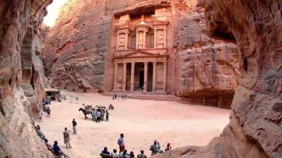 المشهد المعاصر | لجنة السياحة النيابية تعقد اجتماعًا الأحد لمناقشة أزمة القطاع السياحي في البترا