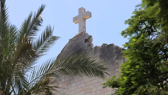 المشهد المعاصر | مجلس حكماء المسلمين يدين استهداف كنيسة العائلة المقدسة في غزة