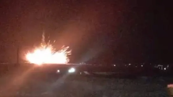 المشهد المعاصر | مراسل رؤيا: انفجار مستودع أسلحة في ريف إدلب بسوريا