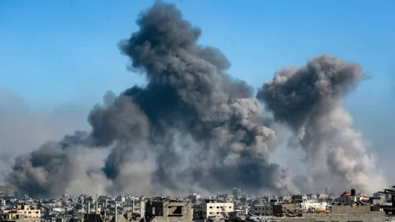 المشهد المعاصر | مصادر فلسطينية: 10 شهداء بينهم أطفال في قصف على منزل جنوب مخيم النصيرات وسط القطاع