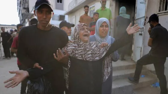 المشهد المعاصر | مصادر فلسطينية: شهداء وجرحى جراء قصف الاحتلال لمدرسة تؤوي نازحين في حي الرمال بغزة