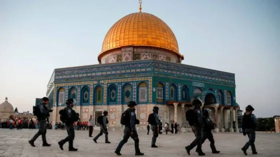 المشهد المعاصر | الإفراج عن خطيب المسجد الأقصى وقاضي قضاة مدينة القدس بعد أن اعتقلا في وقت سابق اليوم قبيل صلاة الجمعة