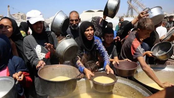 المشهد المعاصر | الدفاع المدني بغزة: الاحتلال يستهدف منتظري المساعدات ويدفن جثثهم لمنع العثور عليها