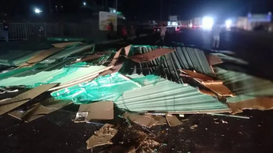المشهد المعاصر | الدوريات الخارجية تتعامل مع سقوط حمولة “تريلا” في منطقة الضبعة باتجاه عمّان