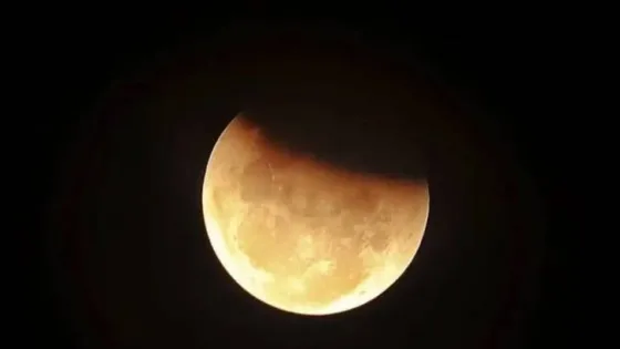 المشهد المعاصر | القمر الدموي يزين سماء العالم.. دليلك الكامل لمشاهدة الخسوف الكلي الأحد 7 سبتمبر 2025