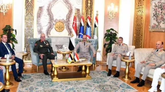 المشهد المعاصر | اللواء الركن الحنيطي يلتقي القائد العام للقوات المسلحة المصرية وزير الدفاع والإنتاج الحربي