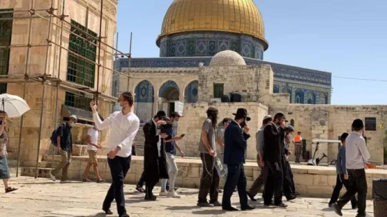 المشهد المعاصر | بحماية قوات الاحتلال.. مستوطنون يؤدون طقوساً تلمودية علنية في رحاب المسجد الأقصى